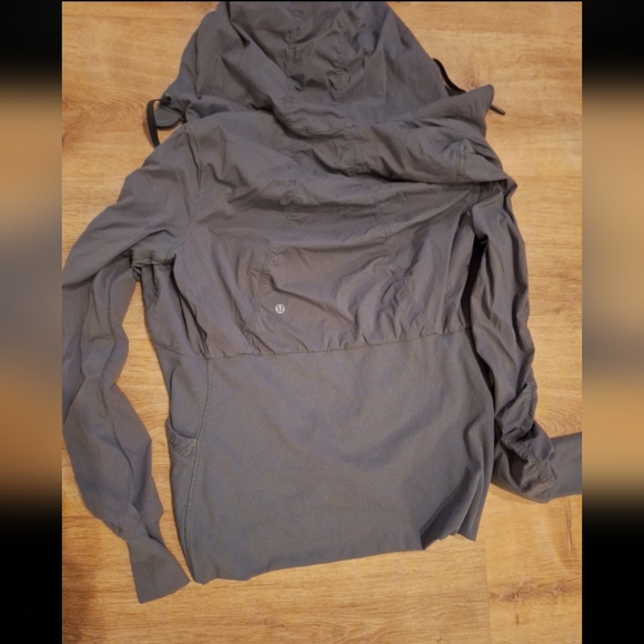 Grey Lululemon dance studio jacket size 8 - Picture 4 of 5